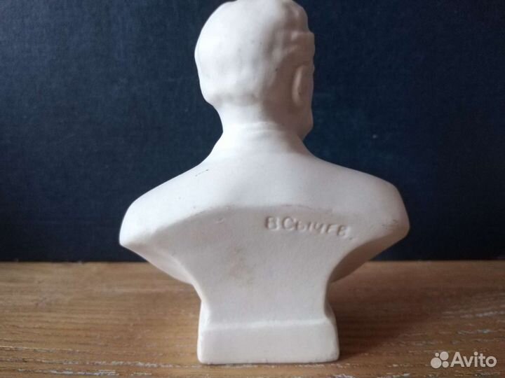 Фарфоровые статуэтки бюсты великих лфз