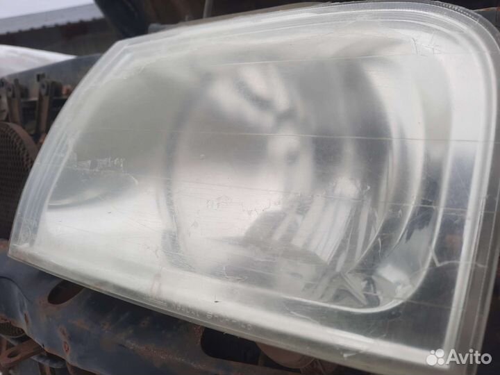 Фара Mitsubishi L200