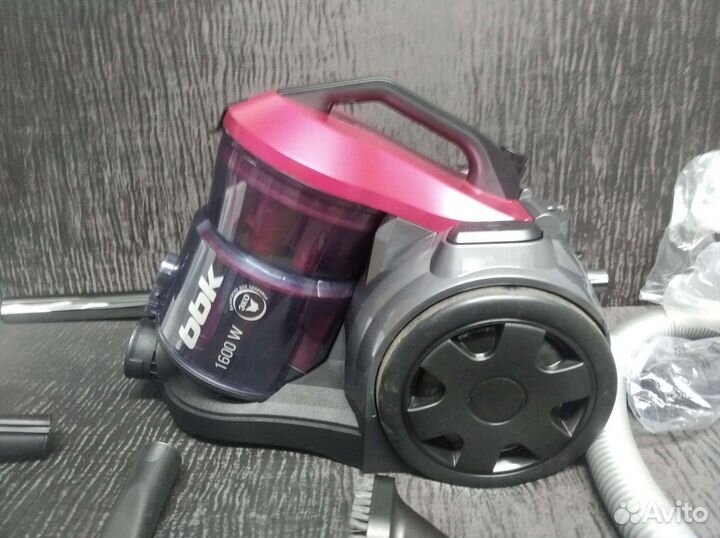 Новый пылесос BBK безмешковый контейнер 2л