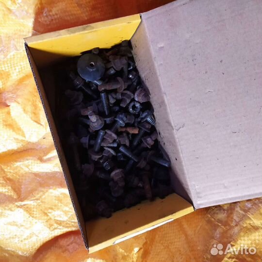 Bmw шпилька м7 выпускного коллектора