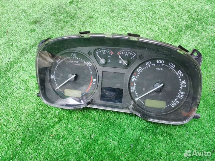 Панель приборов Шкода Октавия тур