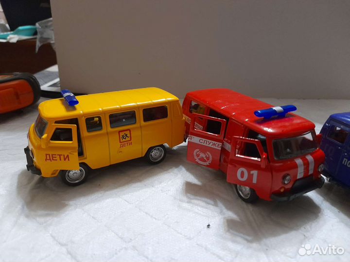 Игрушка машинки уазики