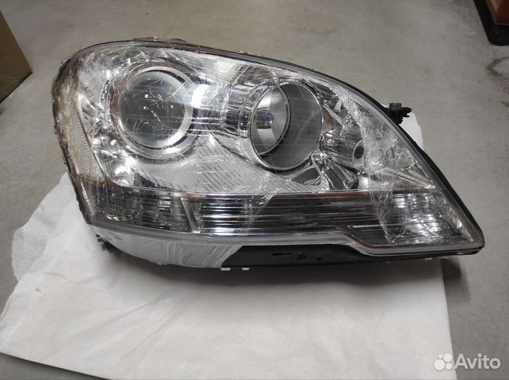 Фара правая линзованная с мотором Mercedes ML164