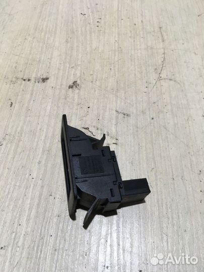 Кнопка стеклоподъемника Volkswagen Touran