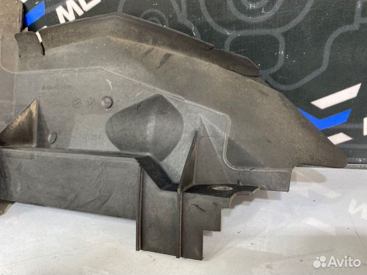 Воздуховод радиатора правый Audi Q7 4L BAR 2007