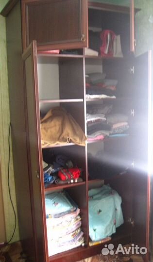Шкаф с полками