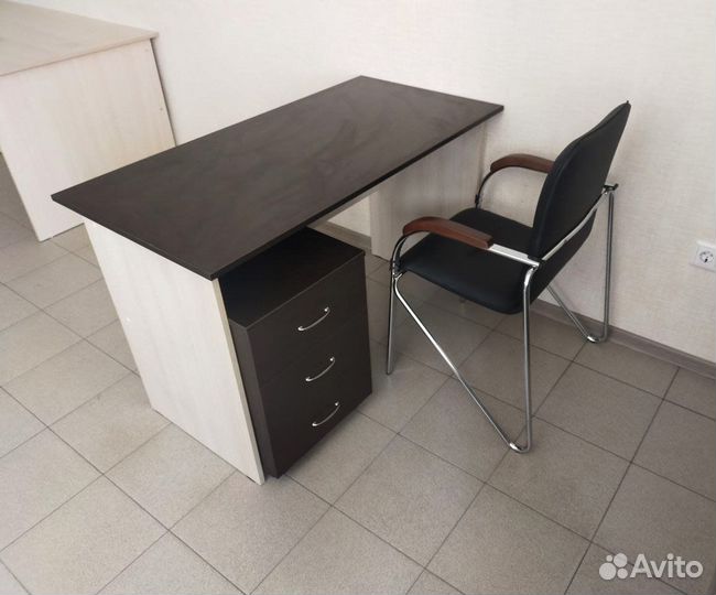 Стол письменный двухцветный