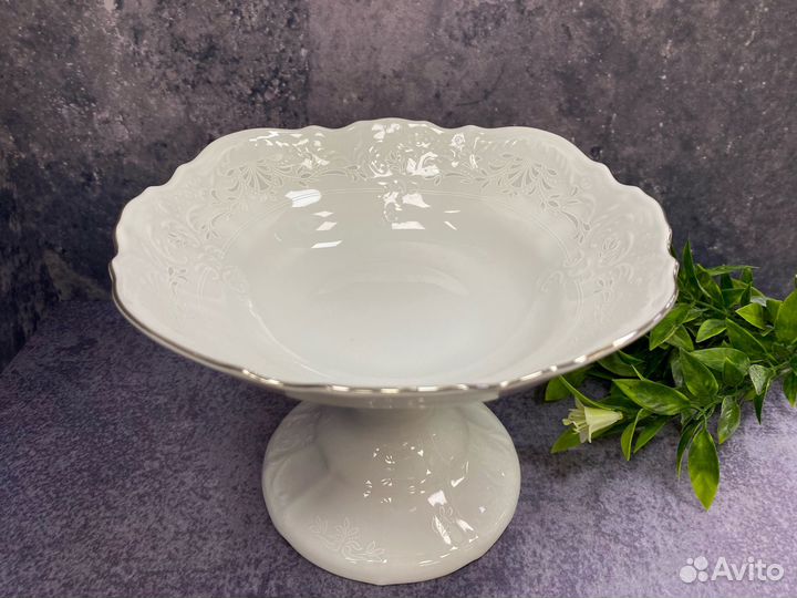 Салатник на ножке 