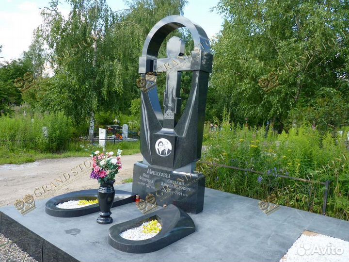 Памятники на могилу из гранита