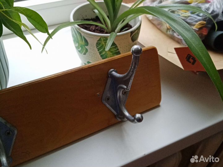 Вешалка крючковая