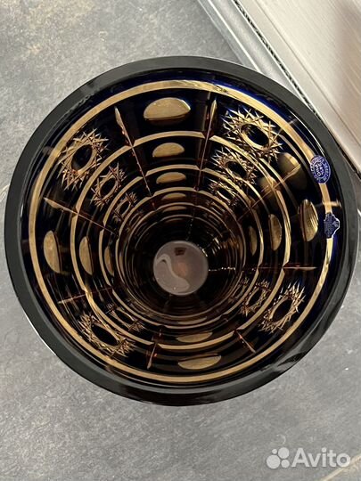 Ваза для цветов из цветного хрусталя