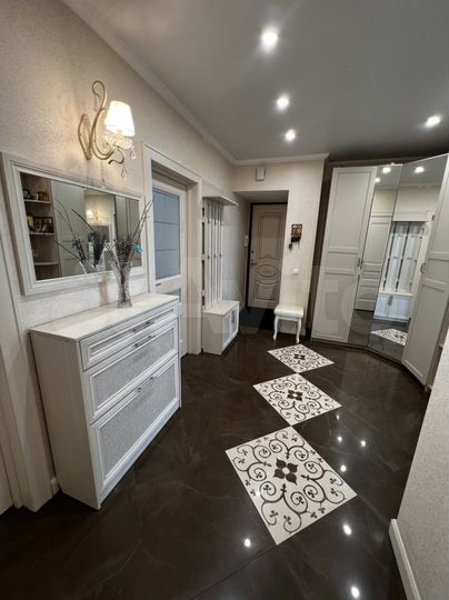 3-к. квартира, 85 м², 8/10 эт.