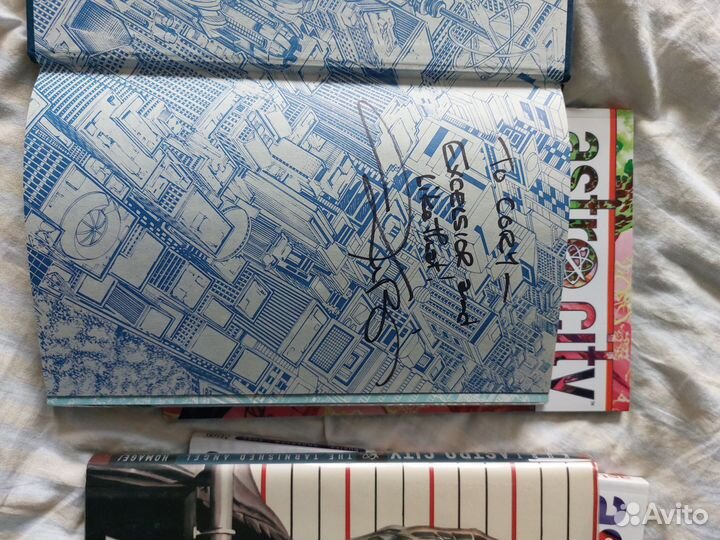 Комиксы (графические романы) Astro City