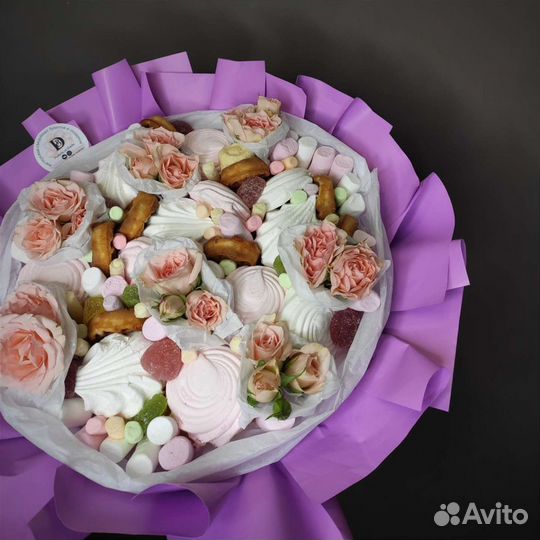 Букет из зефира и цветов - съедобный букет