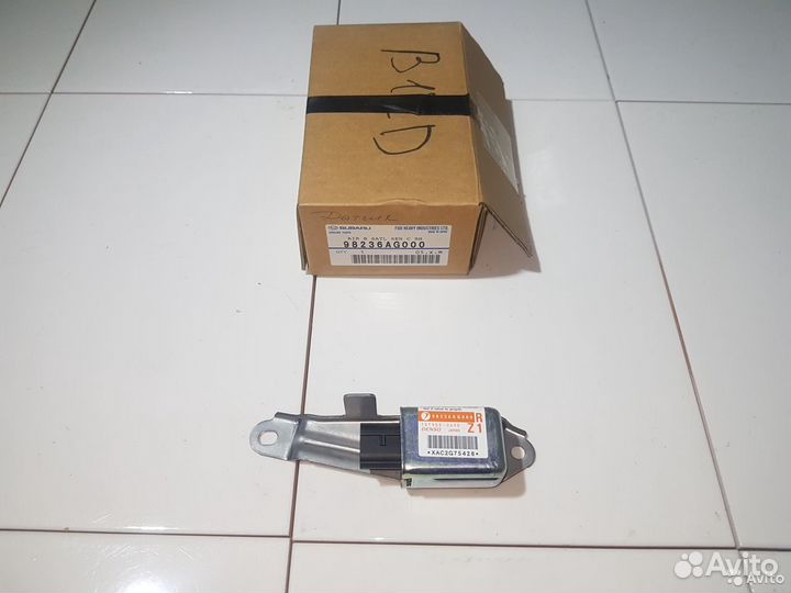 Датчик удара задний правый Subaru Legacy B13 03-09