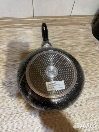 Новые сковородки 24 и 26 см с крышками