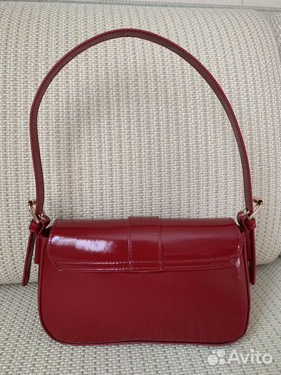 Сумка лаковая через плечо