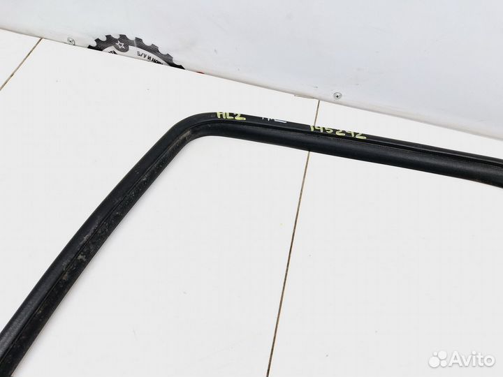 Уплотнитель двери Toyota Highlander II (XU40) 200