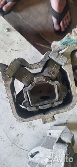 Опора (подушка) двигателя Renault Logan 1