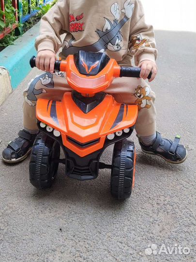 Машинка каталка толокар