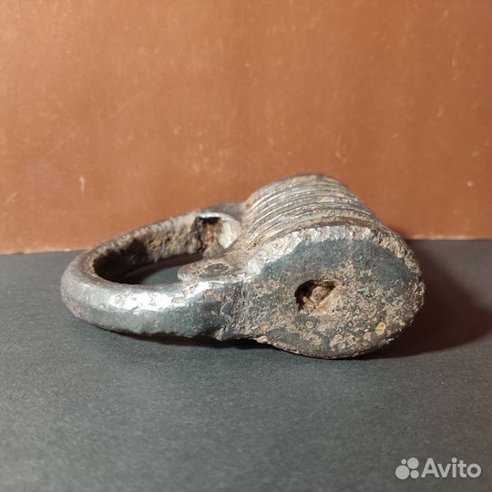 Старинный навесной замок