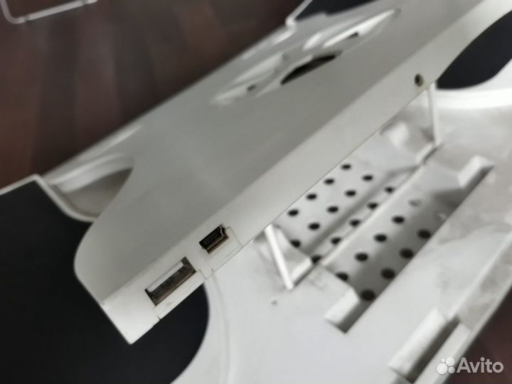 Портативный столик для ноутбука