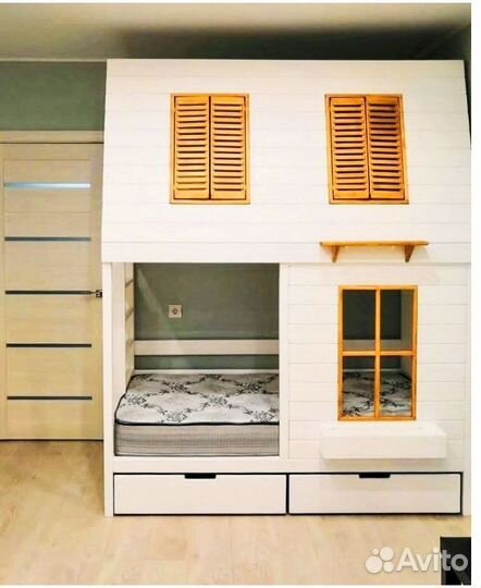 Двухъярусная кровать