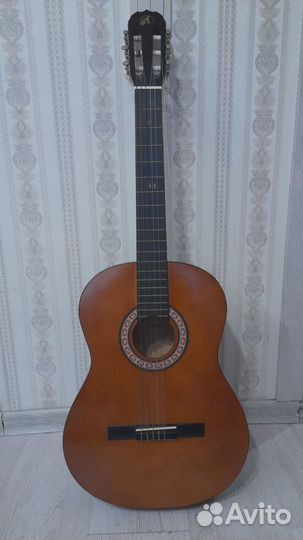 Гитара шестиструнная