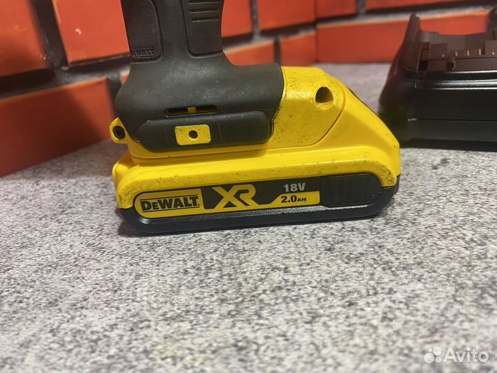 Шуруповерт Dewalt DCD709S2T 18V