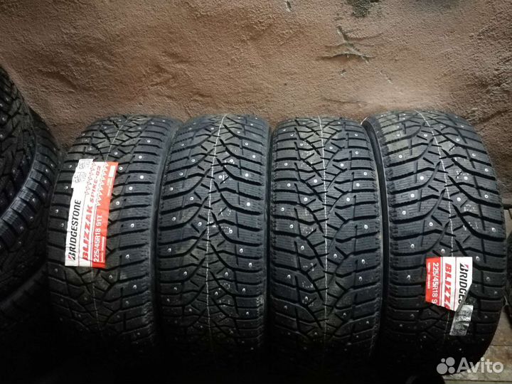 Bridgestone Blizzak Spike-02 225/45 R18 91T