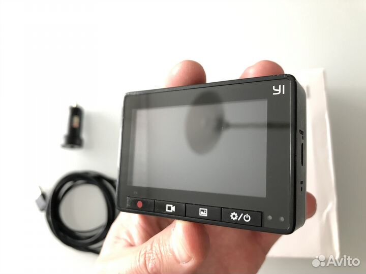 Автомобильный видеорегистратор Xiaomi YI