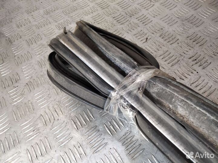 Уплотнитель багажника Suzuki SX4 седан