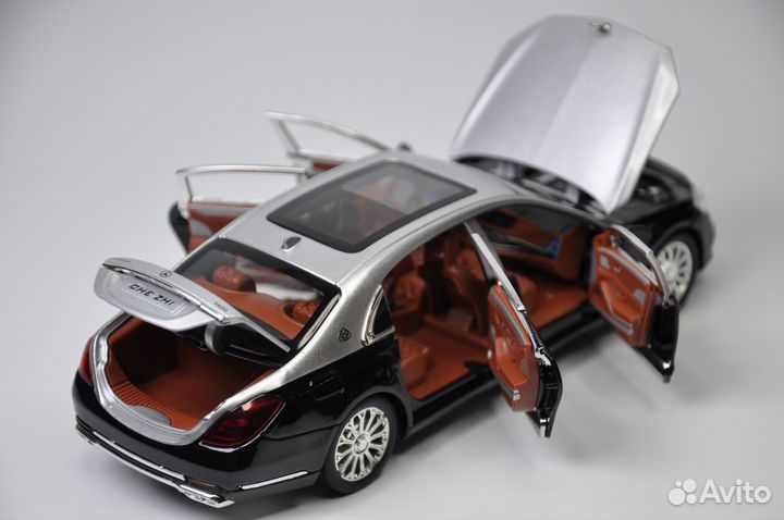 Модель авто Mercedes-Maybach S 600 (X222) 1:24 мет