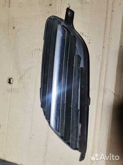 Решетка радиатора левая Nissan Almera Tino