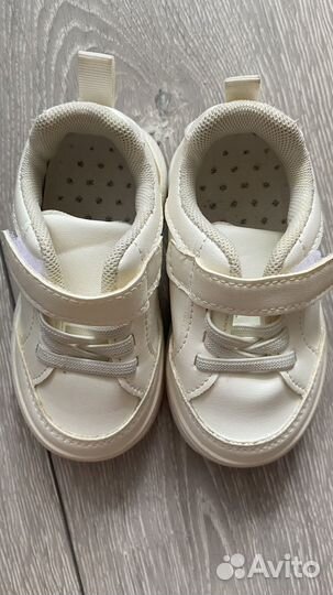 Детские кроссовки на первый шаг