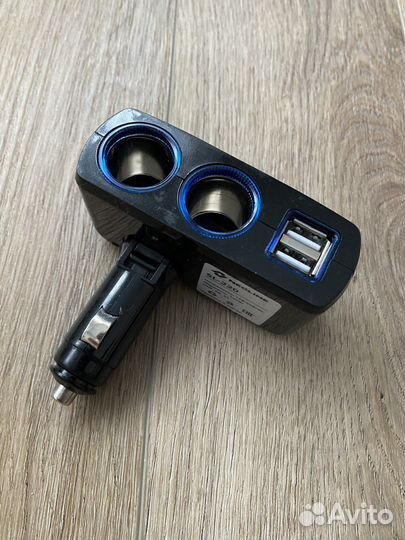 Автомобильная зарядка для телефона