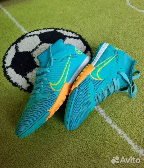 Футбольные бутсы nike