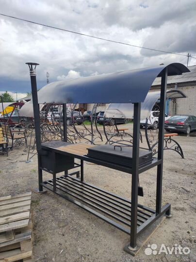 Мангальная зона под крышей