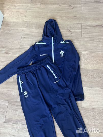 Спортивный костюм женский