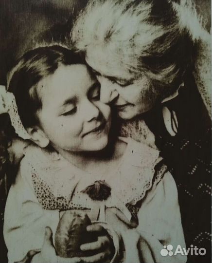 Семейный портрет на дереве