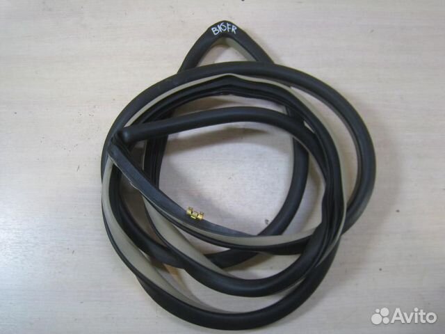 Уплотнитель проема двери передней правой Lexus RX