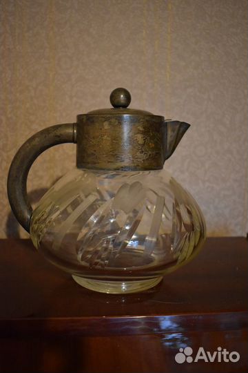 Винтажные хрустальные графины, кувшины