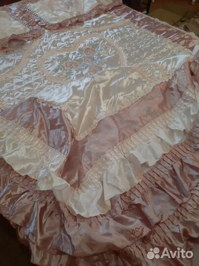 Покрывало 220х230 новое наволочки