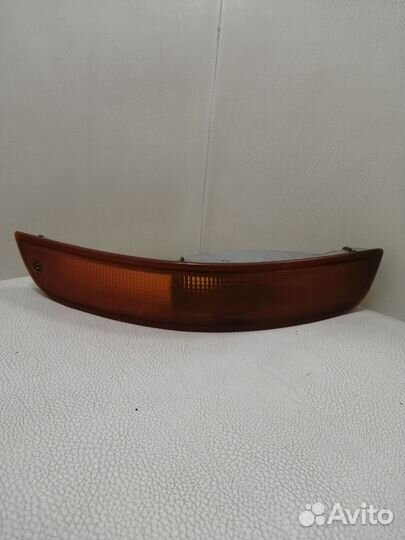 Повторитель в бампер правый Toyota Sprinter AE100