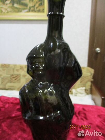 Редкая стеклянная бутылка