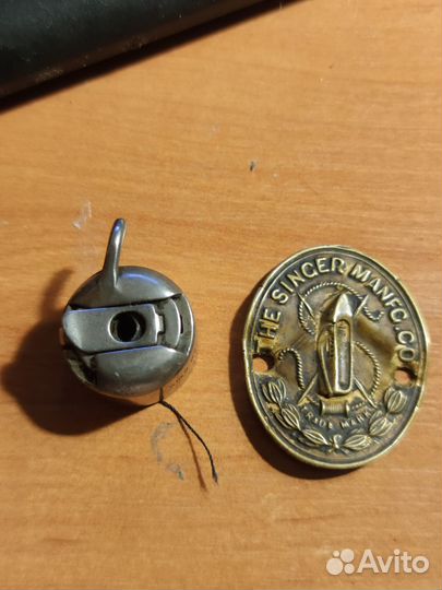 Челнок со шпулей от машинки Singer -чайка