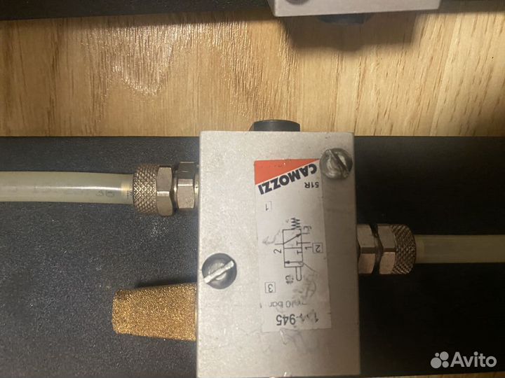 Распределитель пневматический camozzi 134-945 2шт