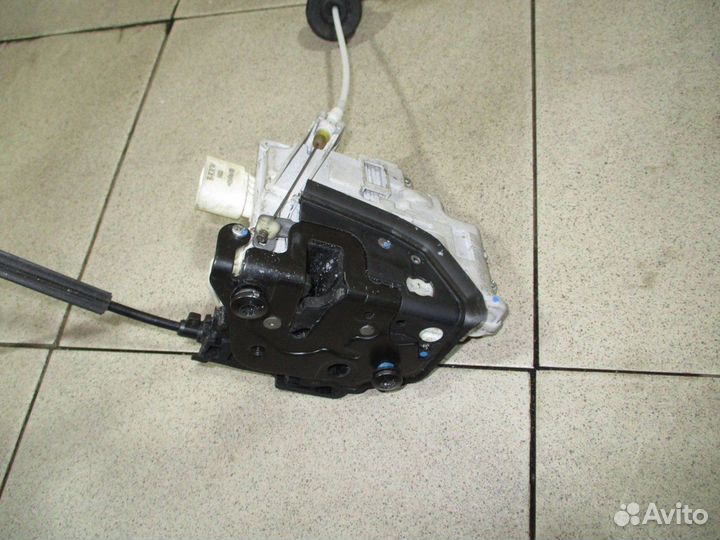 Замок двери задней правой Audi Q7 (4L)