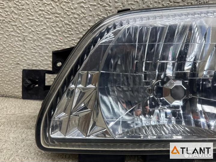 Фара передняя левая nissan atlas