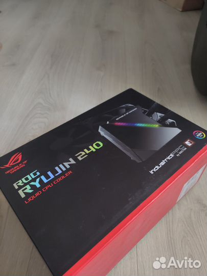 Водяное охлаждение asus ROG ryujin 240